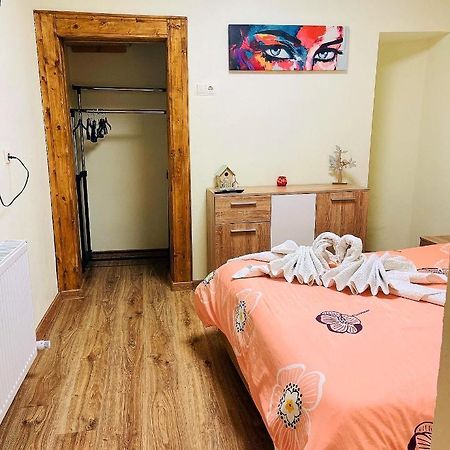 Private Apartment In The City Centre. 拉迪亚 外观 照片