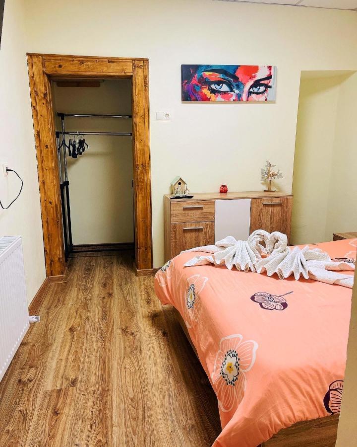Private Apartment In The City Centre. 拉迪亚 外观 照片